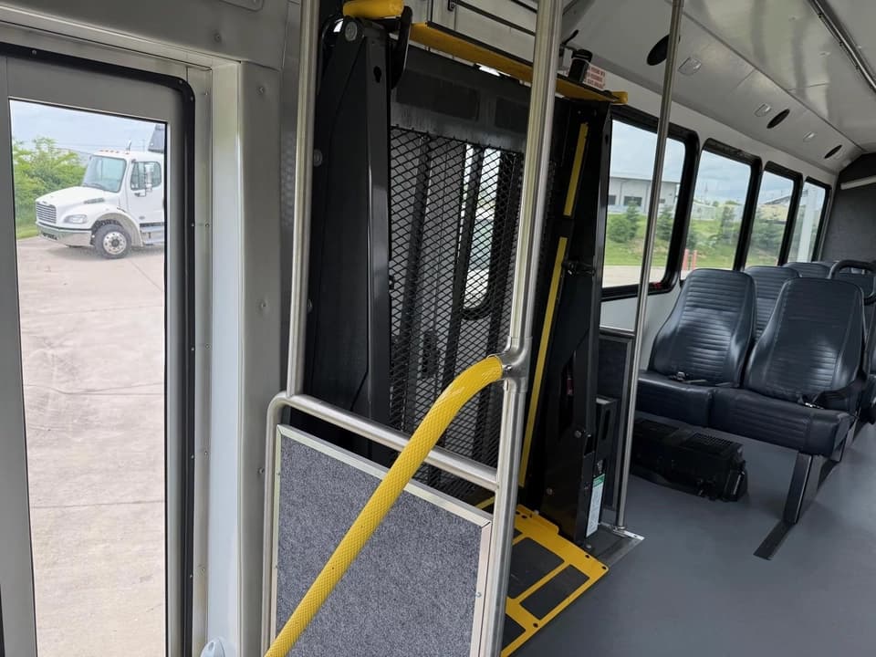 2018 Freightliner S2106 ADA Shuttle Bus - Image 12
