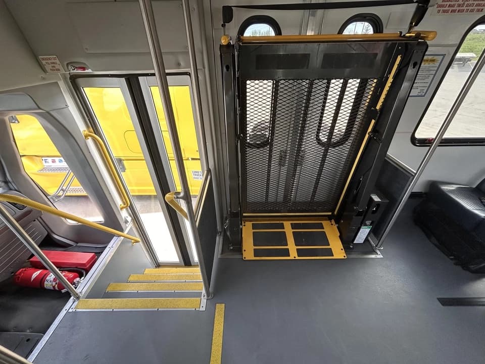 2018 Freightliner S2106 ADA Shuttle Bus - Image 9