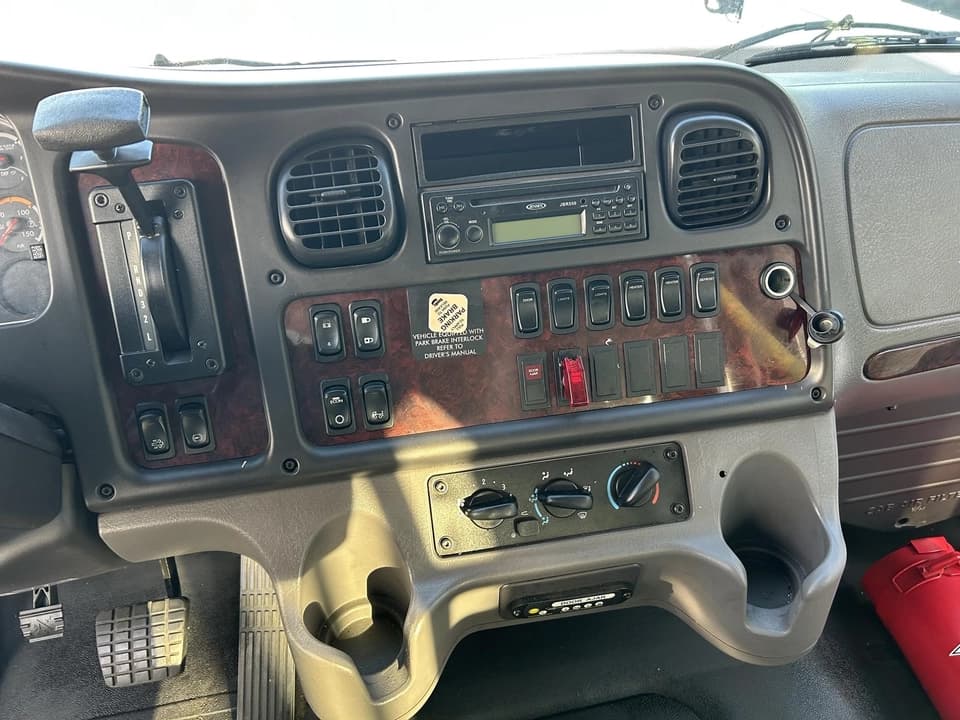 2018 Freightliner S2106 ADA Shuttle Bus - Image 8