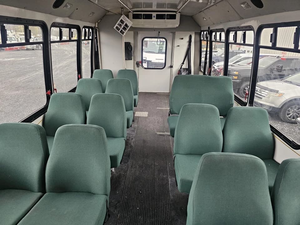 2012 Ford E450 Shuttle Bus - Image 18