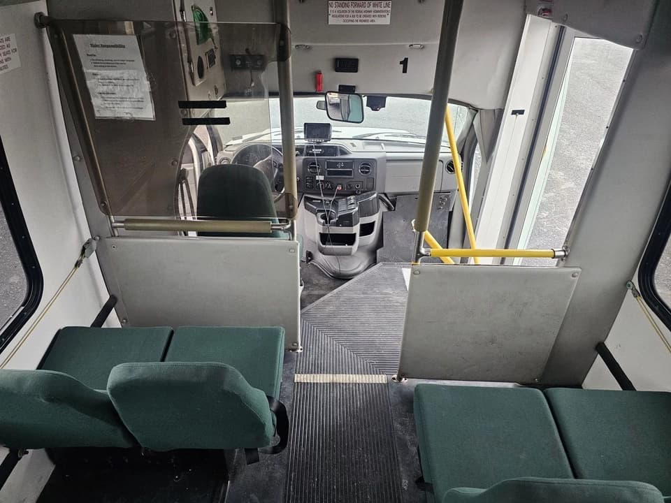 2012 Ford E450 Shuttle Bus - Image 5