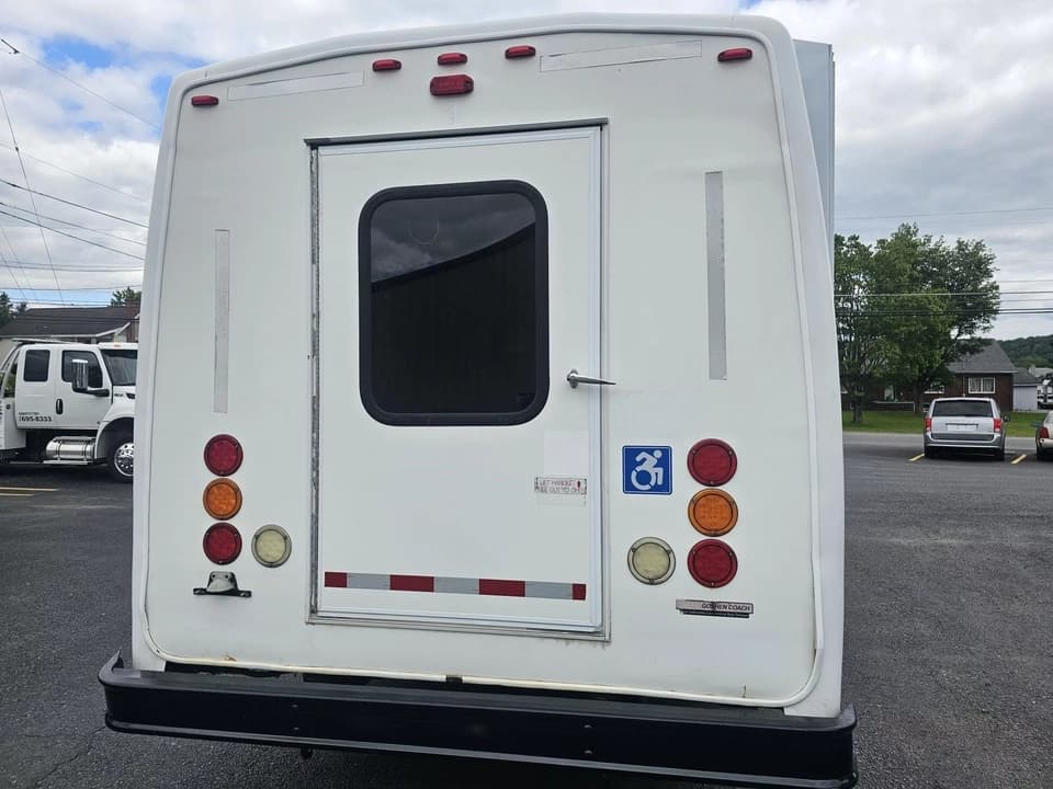 2012 Ford E450 Shuttle Bus - Image 8