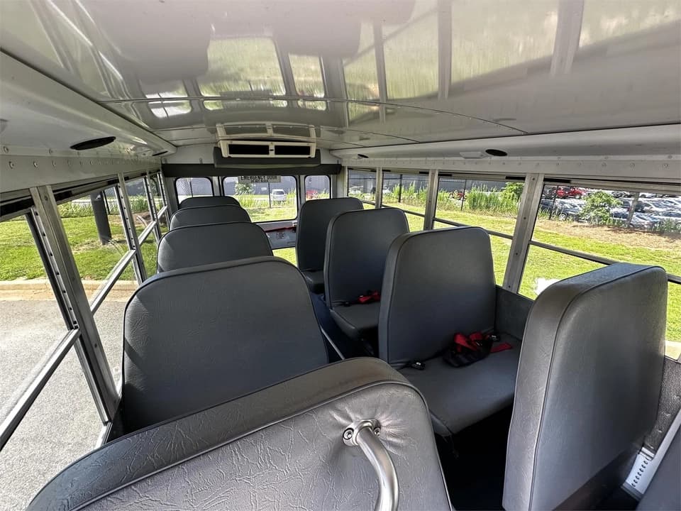 2007 Chevrolet Express 3500 Shuttle Bus - Image 11