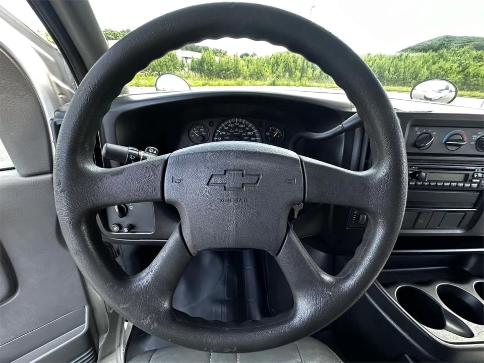 2007 Chevrolet Express 3500 Shuttle Bus - Image 15