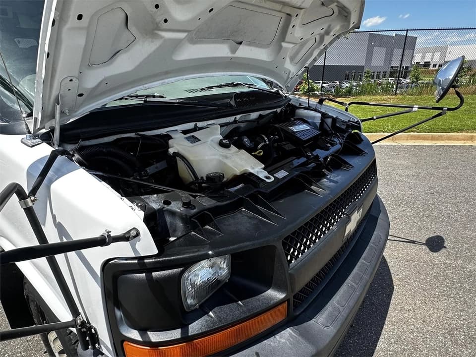 2007 Chevrolet Express 3500 Shuttle Bus - Image 16