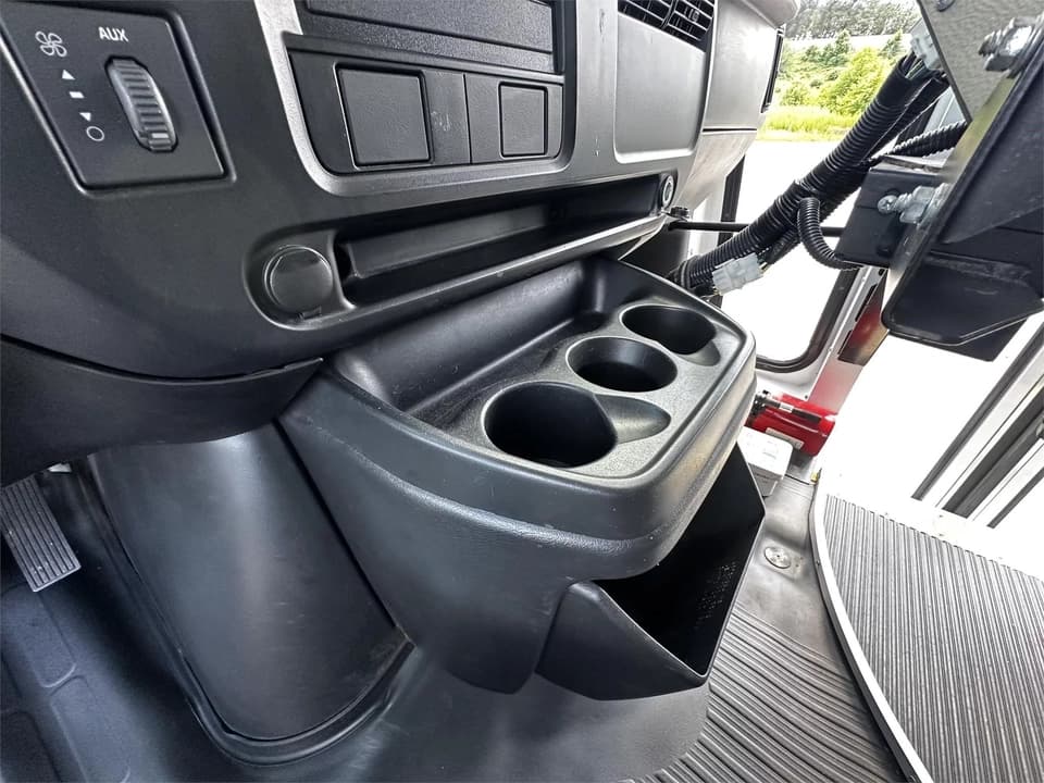 2007 Chevrolet Express 3500 Shuttle Bus - Image 12