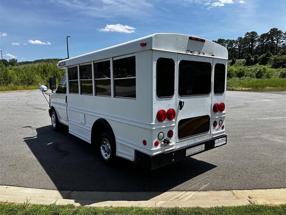 2007 Chevrolet Express 3500 Shuttle Bus - Image 8