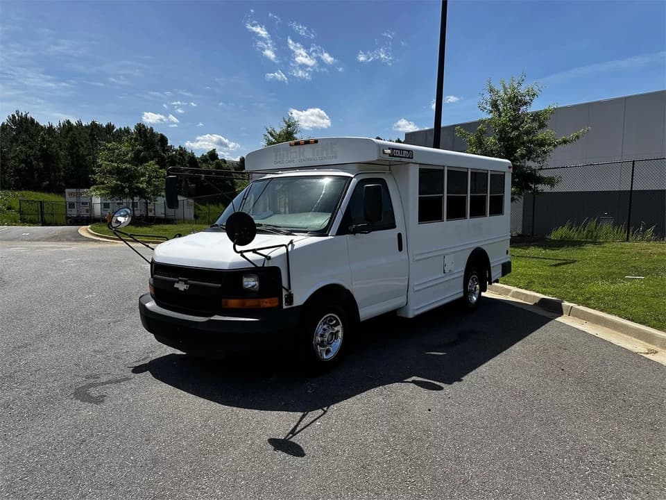 2007 Chevrolet Express 3500 Shuttle Bus - Image 24