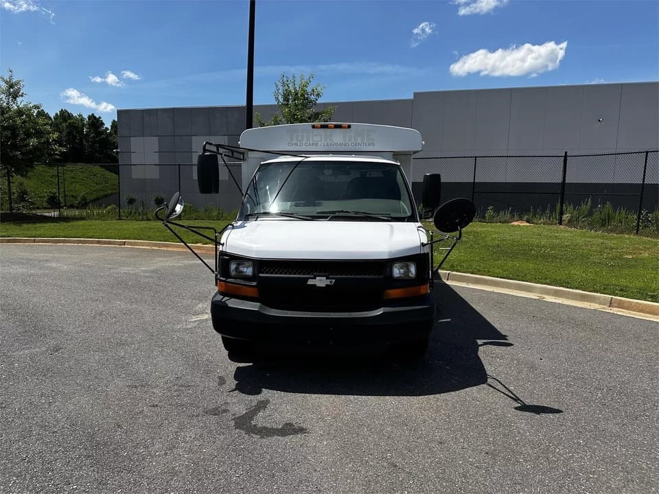 2007 Chevrolet Express 3500 Shuttle Bus - Image 3