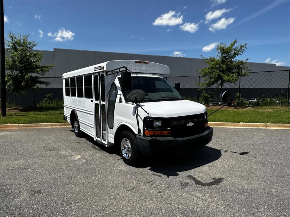 2007 Chevrolet Express 3500 Shuttle Bus - Image 4