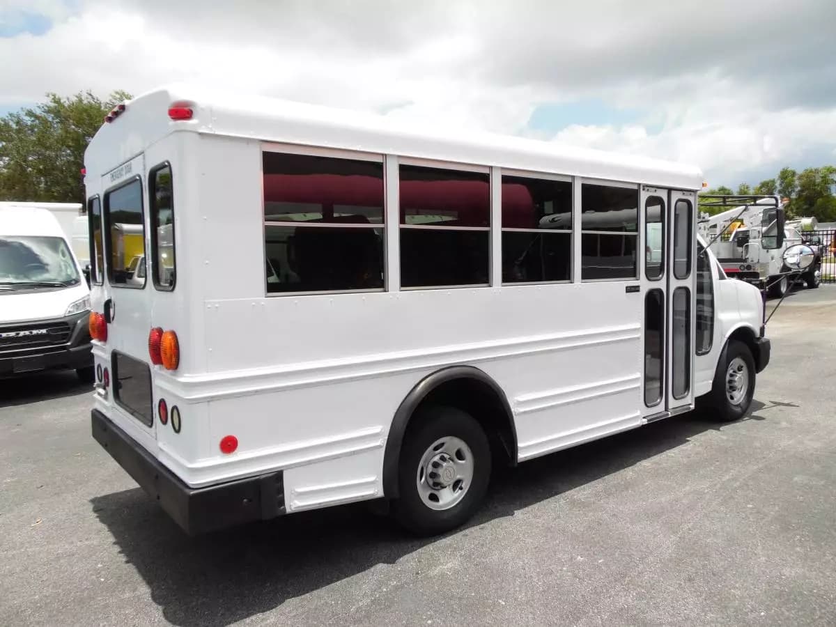 2008 Chevrolet Express 3500 Collins Shuttle Bus - Image 7