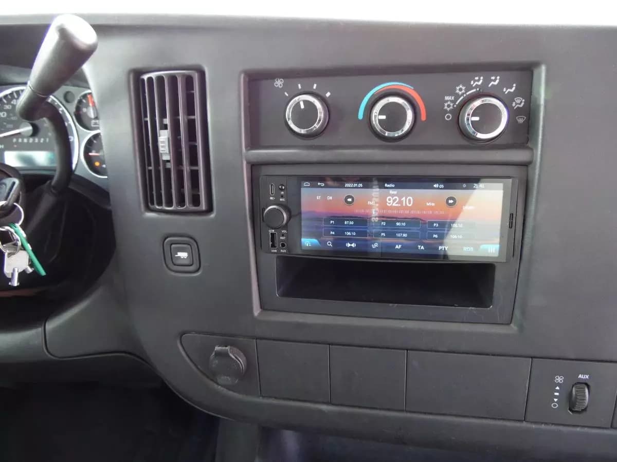 2008 Chevrolet Express 3500 Collins Shuttle Bus - Image 19