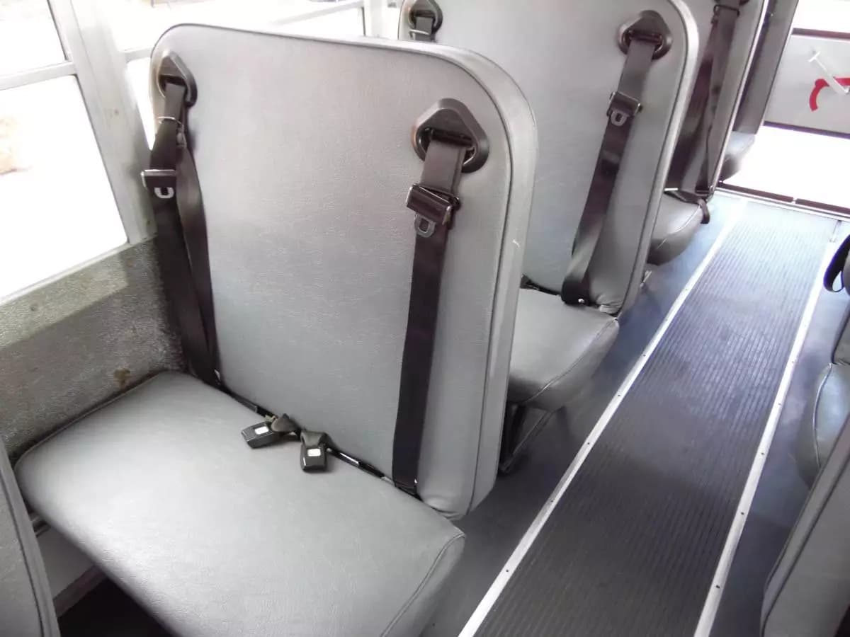 2008 Chevrolet Express 3500 Collins Shuttle Bus - Image 10
