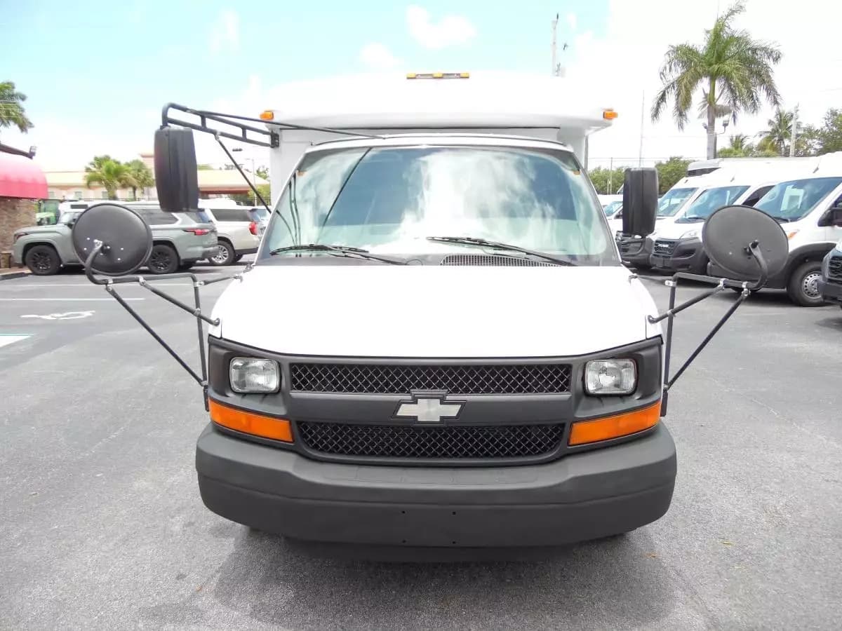 2008 Chevrolet Express 3500 Collins Shuttle Bus - Image 4