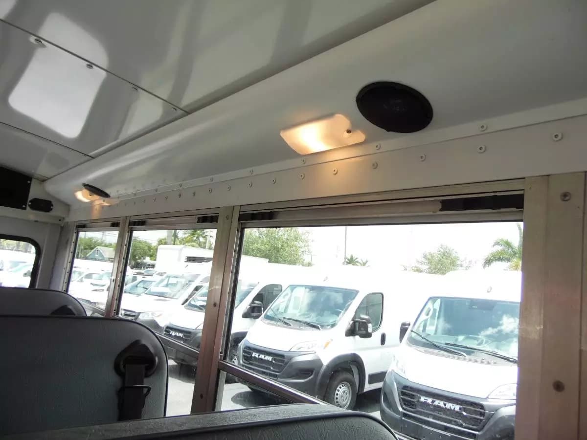 2008 Chevrolet Express 3500 Collins Shuttle Bus - Image 5