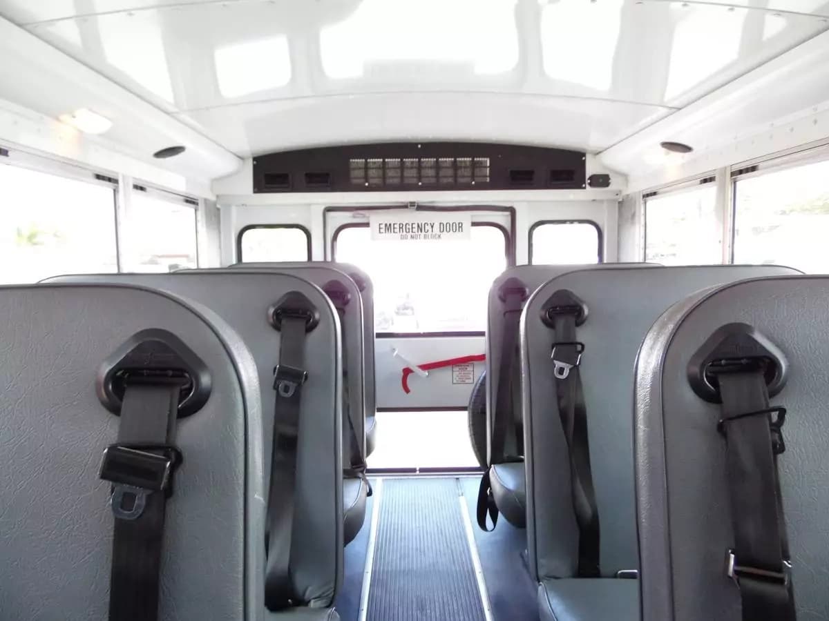 2008 Chevrolet Express 3500 Collins Shuttle Bus - Image 8