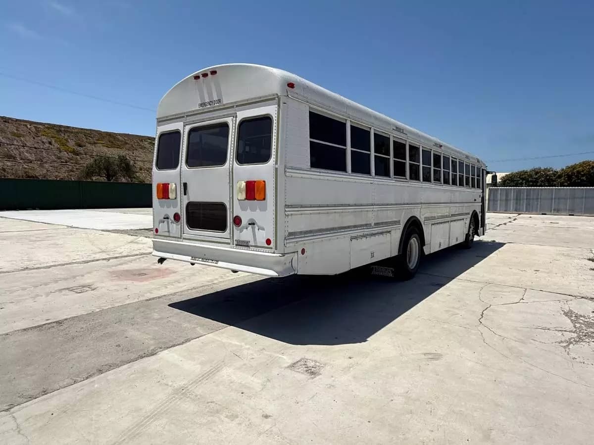 2013 Thomas Built Flat Nose Activity Bus - Image 4