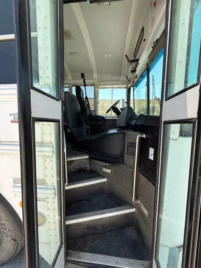 2013 Thomas Built Flat Nose Activity Bus - Image 9