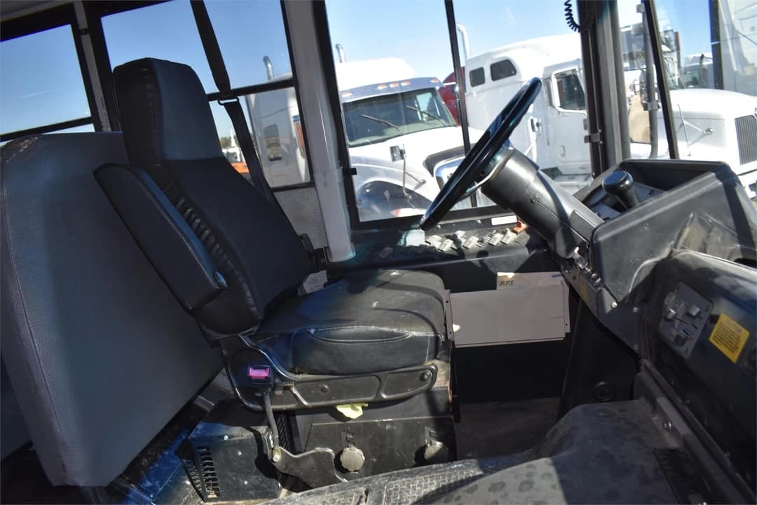 2007 Thomas Built Saf-T-Liner School Bus - Image 4
