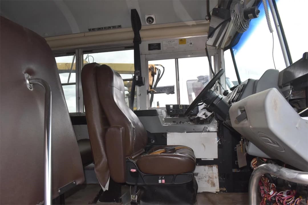 2007 Bluebird Vision School Bus - Image 4
