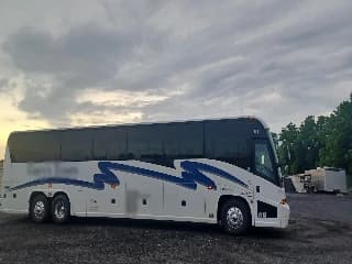 2010 Motor Coach Industries J4500 bus