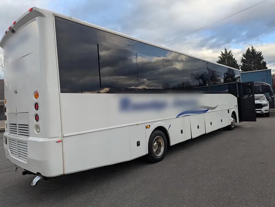 2013 Freightliner CT Customs  Limo Bus - Image 2