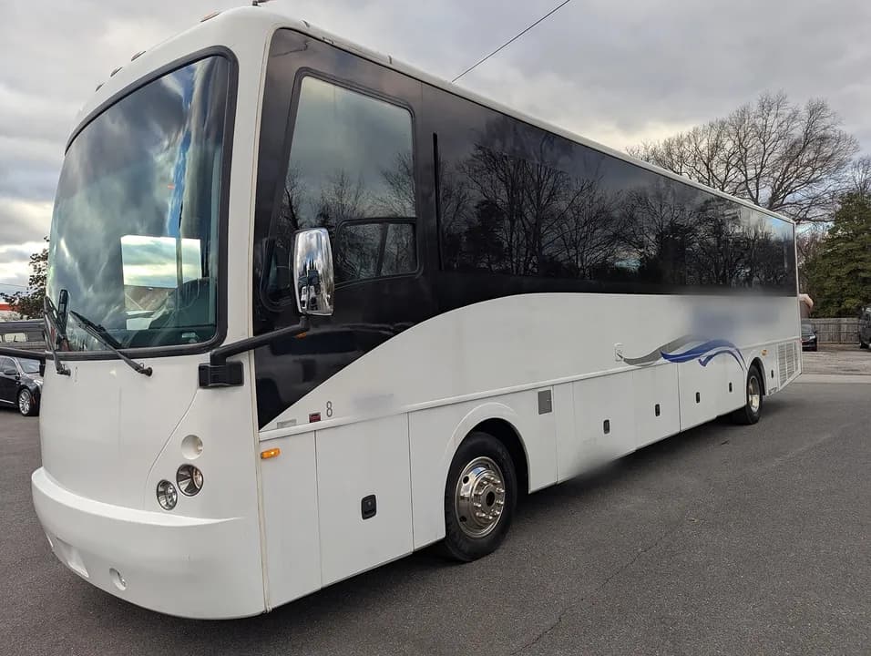 2013 Freightliner CT Customs  Limo Bus - Image 4