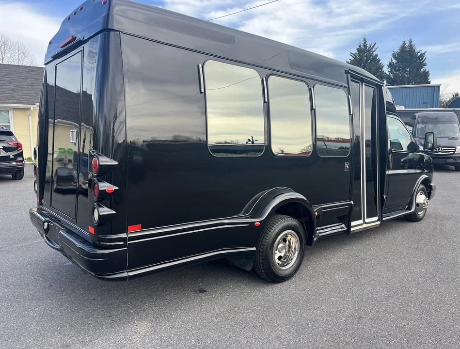 2015 Turtle Top Chevrolet Express Executive Shuttle - Image 11