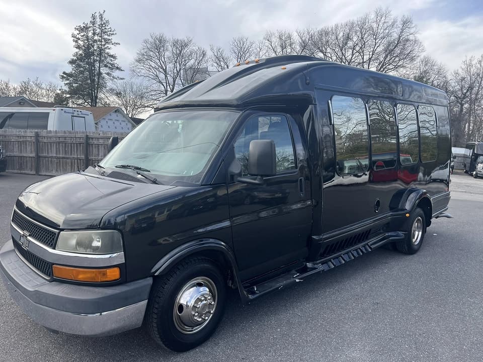 2015 Turtle Top Chevrolet Express Executive Shuttle - Image 10