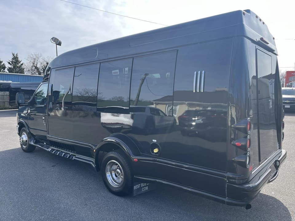 2015 Turtle Top Ford E350 Executive Shuttle - Image 2