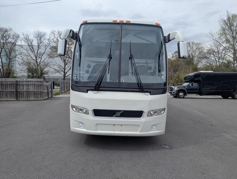 2016 Volvo 9700 Motor Coach - Image 5