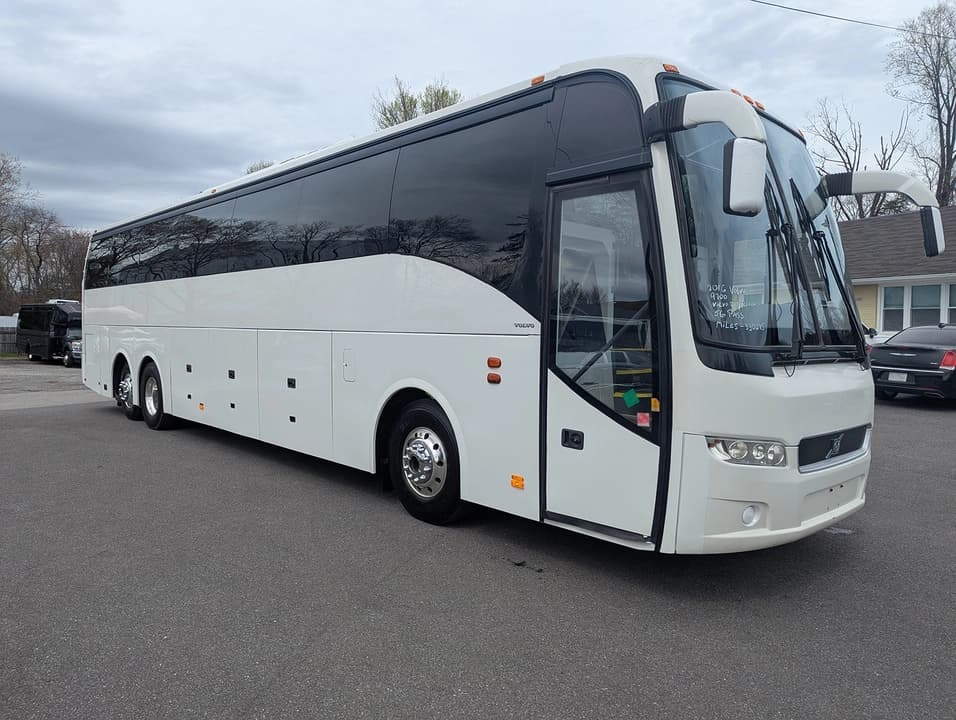 2016 Volvo 9700 Motor Coach - Image 1