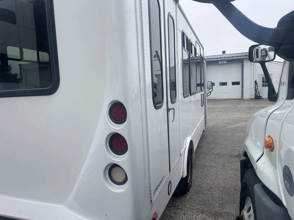 2015 Ford E450 Shuttle Bus - Image 2