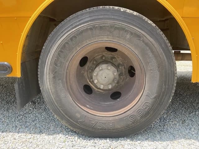 2013 Freightliner Dog Nose School Bus - Image 16