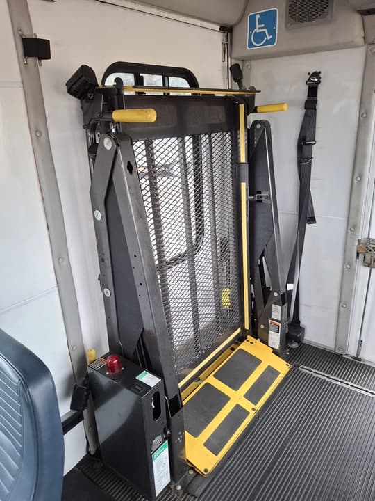 2017 Ford E450 Shuttle Bus - Image 3