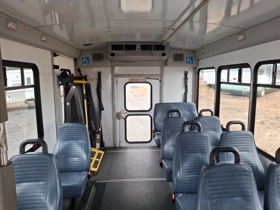 2017 Ford E450 Shuttle Bus - Image 16