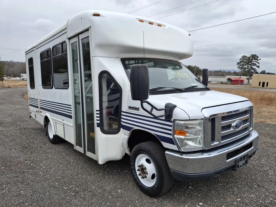 2017 Ford E450 Shuttle Bus - Image 1