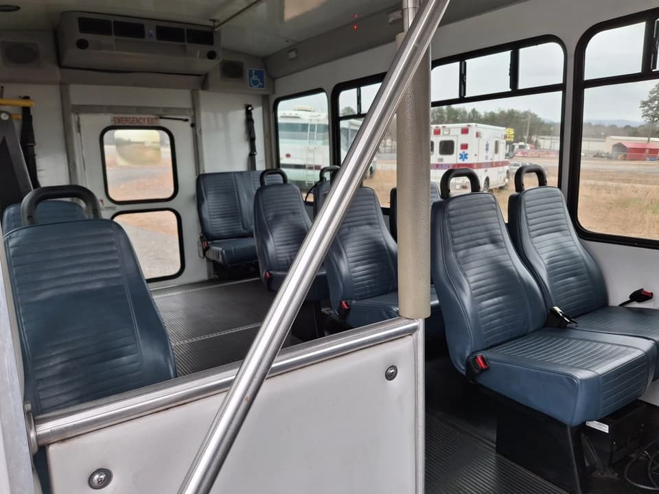 2017 Ford E450 Shuttle Bus - Image 7