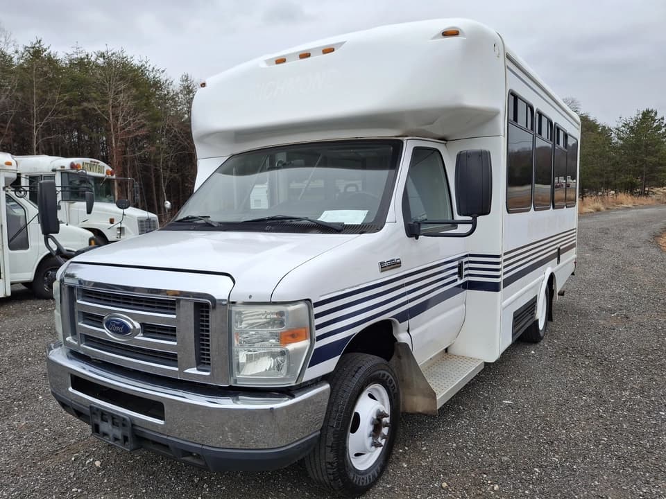 2017 Ford E450 Shuttle Bus - Image 9