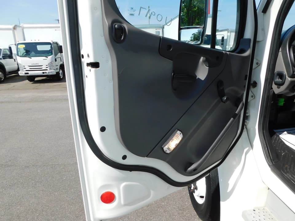2014 Freightliner M2 Shuttle Bus - Image 27