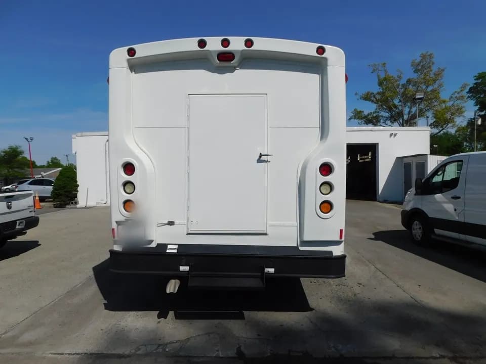 2014 Freightliner M2 Shuttle Bus - Image 3