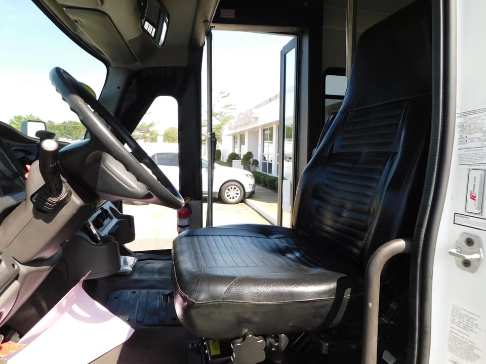 2014 Freightliner M2 Shuttle Bus - Image 10