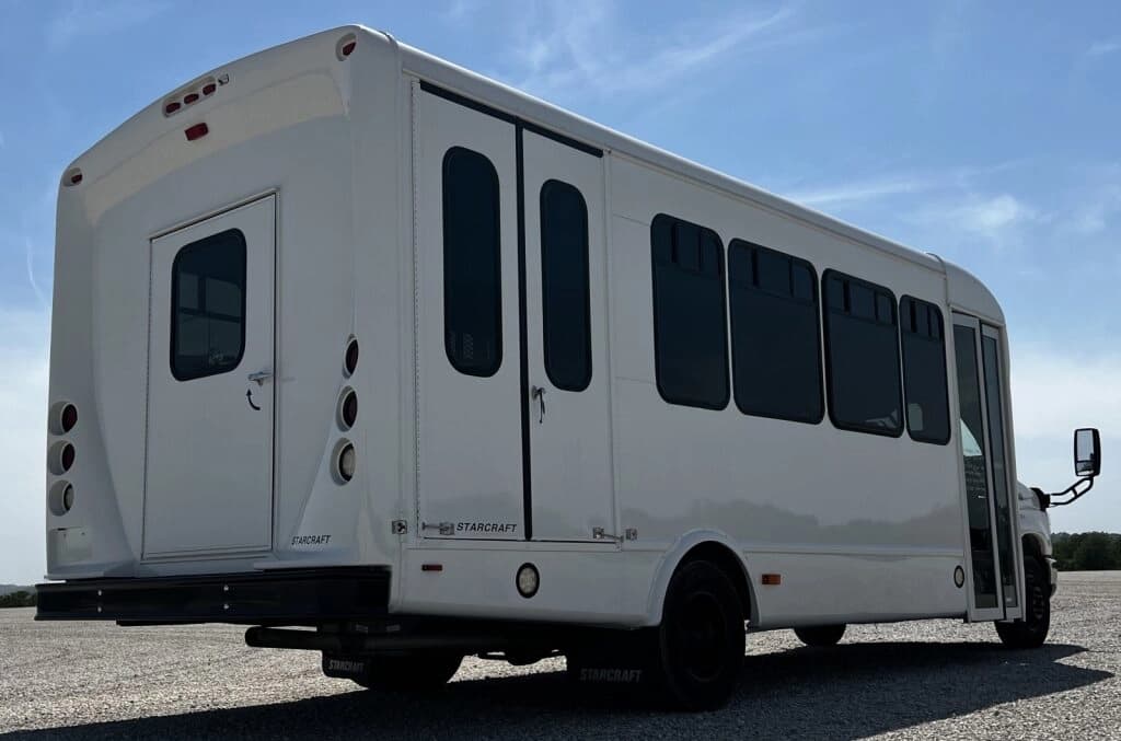 2015 Ford E450 Starcraft Shuttle Bus - Image 3
