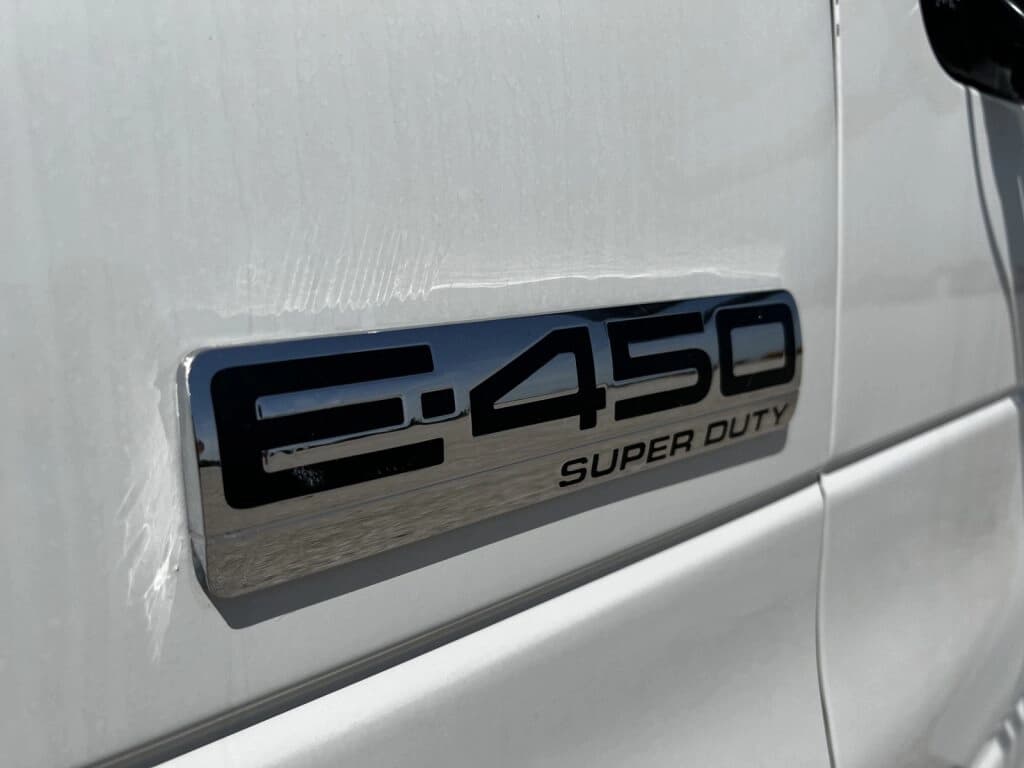 2015 Ford E450 Starcraft Shuttle Bus - Image 5