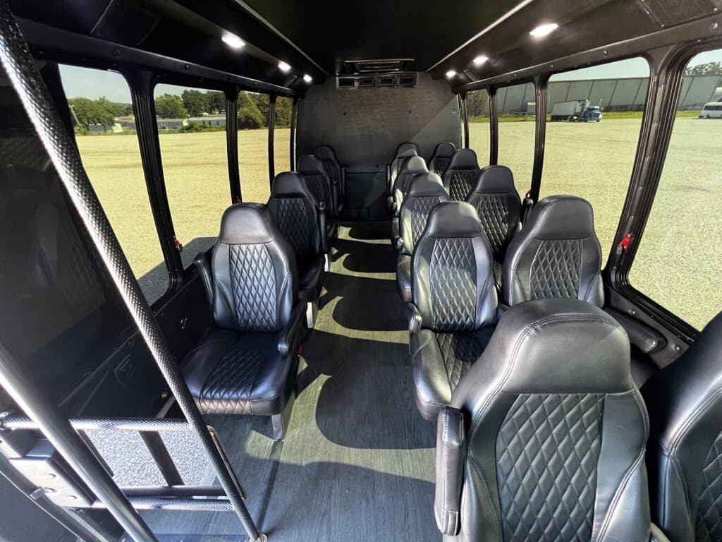 2018 Ford E450 Spirit Shuttle Bus - Image 12