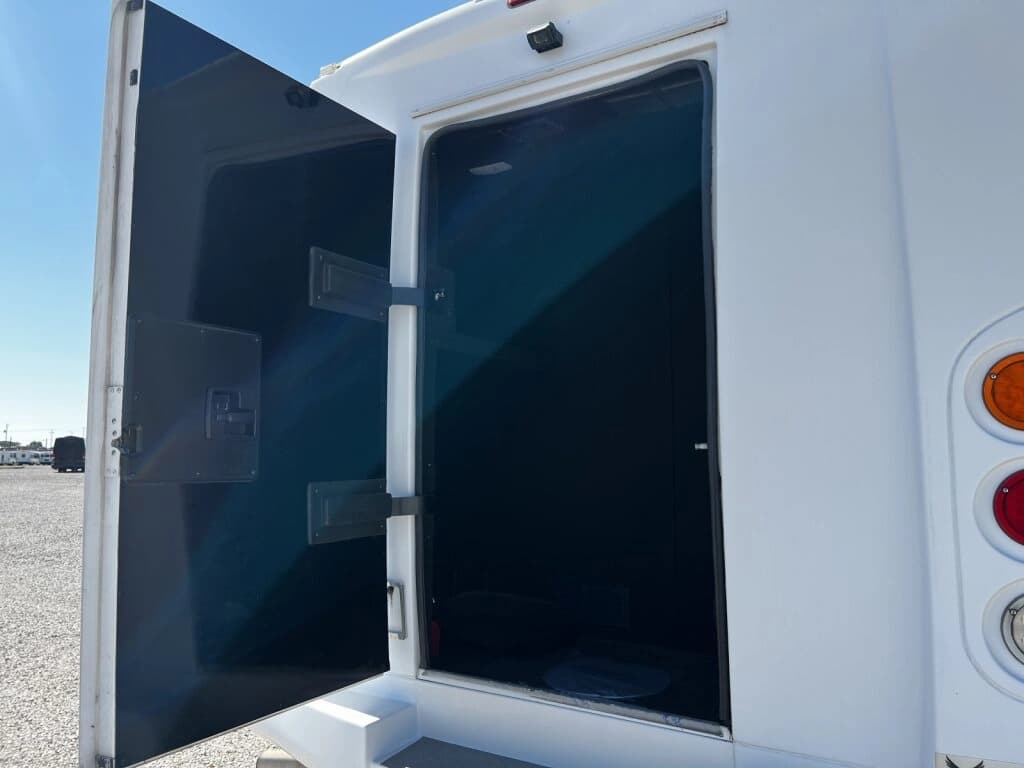 2018 Ford E450 Spirit Shuttle Bus - Image 5