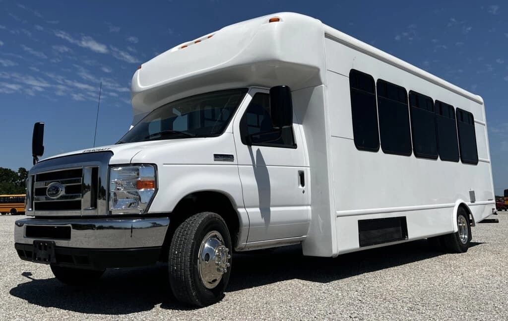 2019 Ford E450 Starcraft Shuttle Bus - Image 2