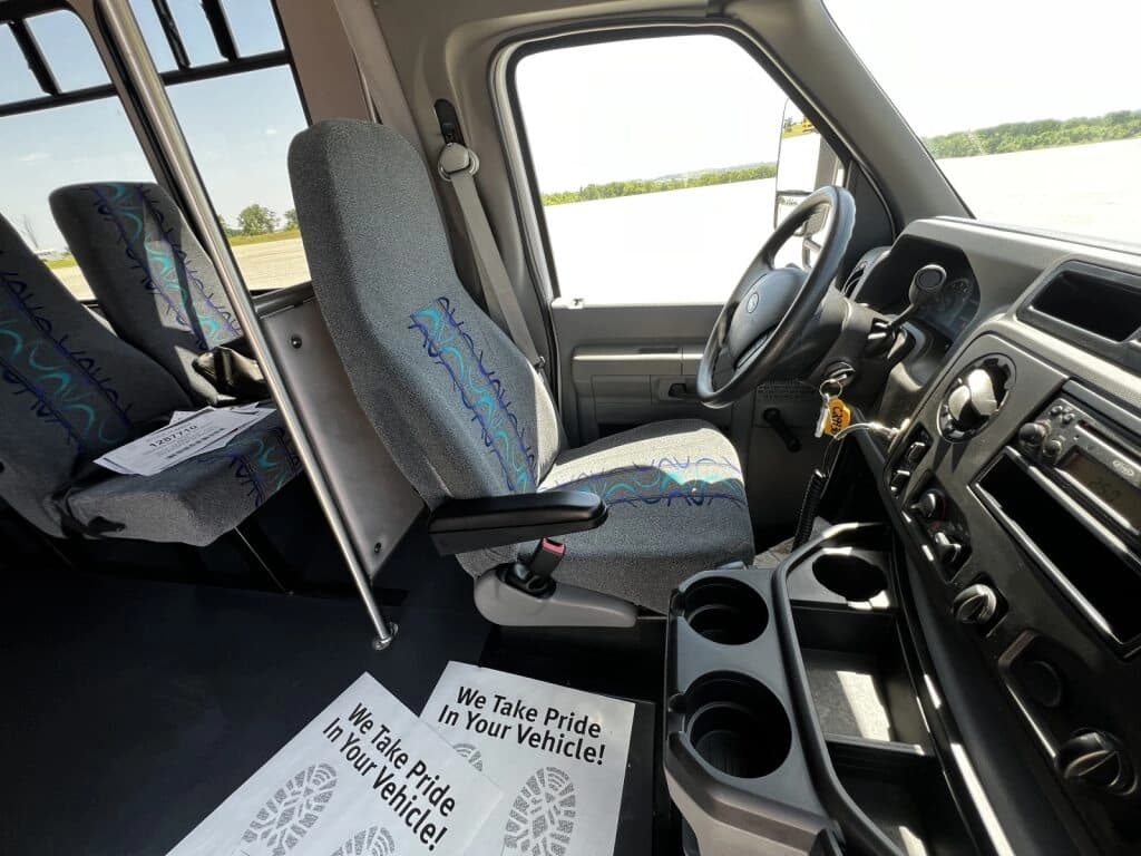 2019 Ford E450 Starcraft Shuttle Bus - Image 13