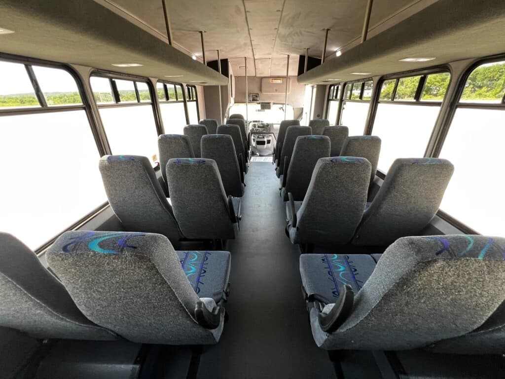 2019 Ford E450 Starcraft Shuttle Bus - Image 8