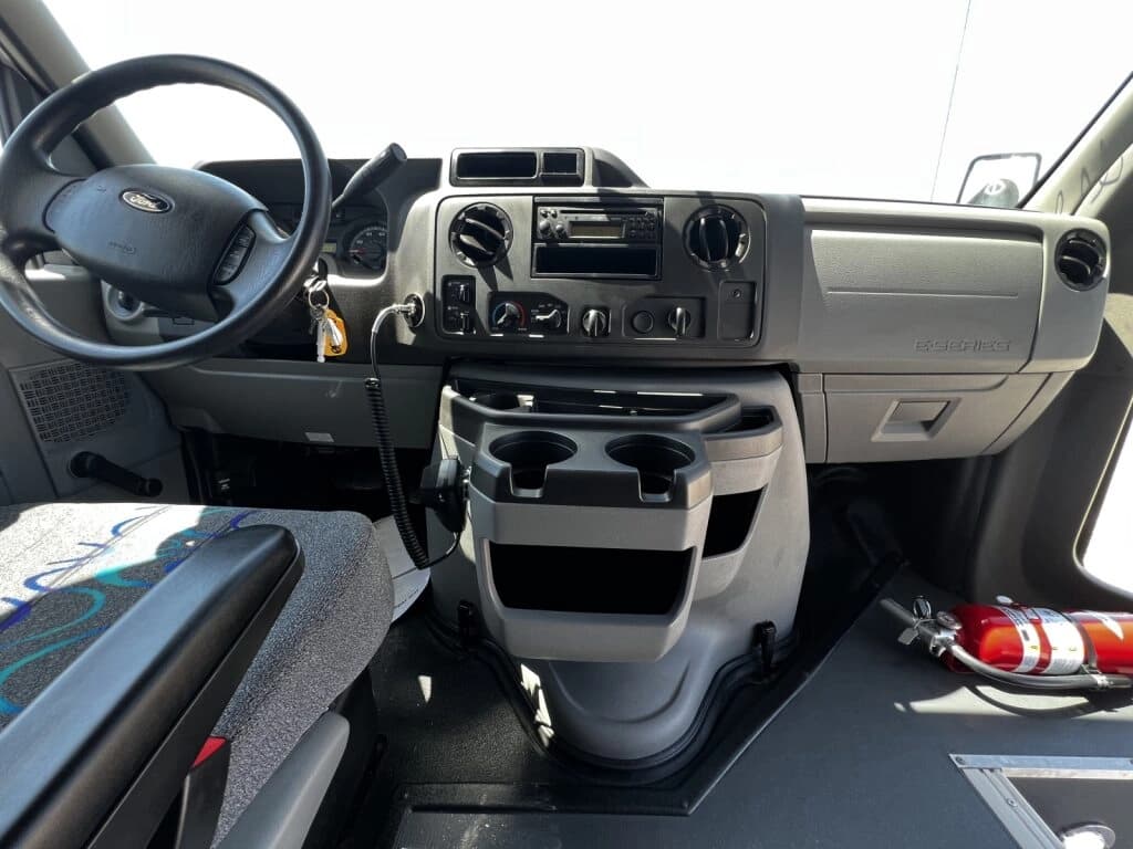 2019 Ford E450 Starcraft Shuttle Bus - Image 10